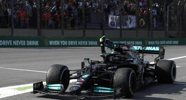 Victoria de Lewis Hamilton en el Gran Premio de Brasil, AGENCIA EFE