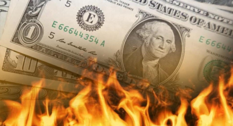 Dólar en llamas