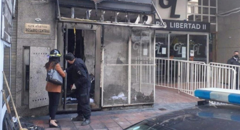 Violencia en Rosario, ataque contra sede de Rosario Central. NA