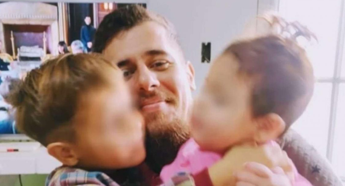 Christian Dupuy, padre de la víctima, en una foto junto a su hijo asesinado y su hermanita. Foto: Facebook de Christian Dupuy