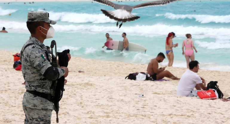 Patrulla de México recorre las playas de Cancún ante la ola de narcotráfico, AGENCIA EFE