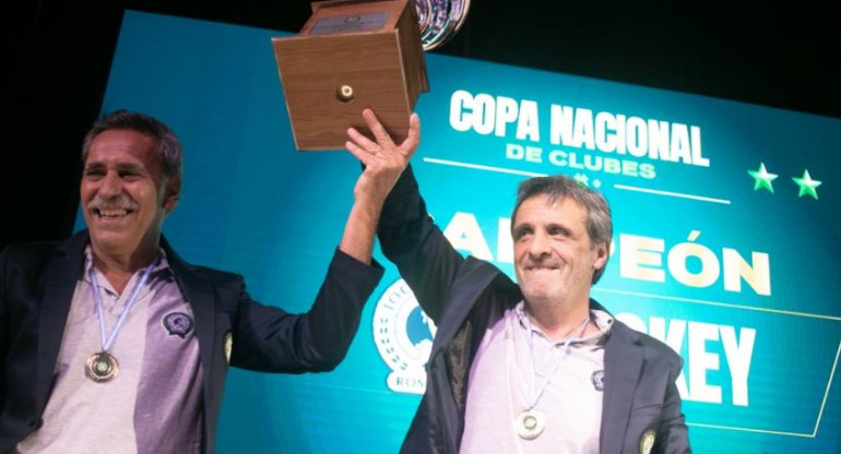 Festejos en el primer campeonato argentino de Truco