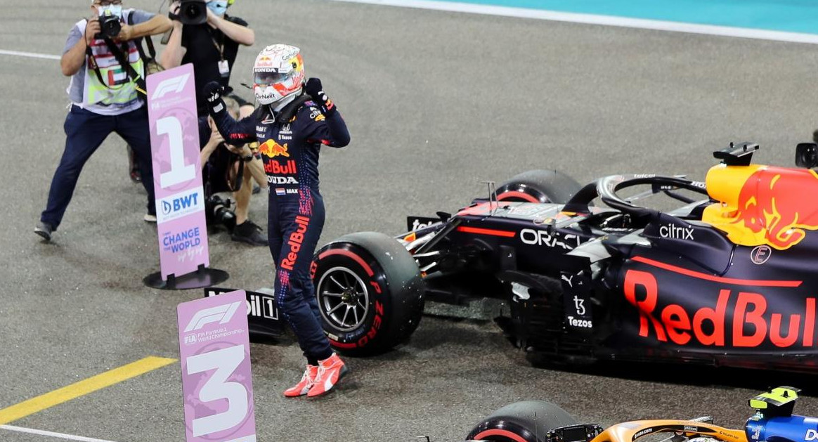 Festejo de Max Verstappen tras conseguir la pole en el Gran Premio de Abu Dhabi, AGENCIA EFE