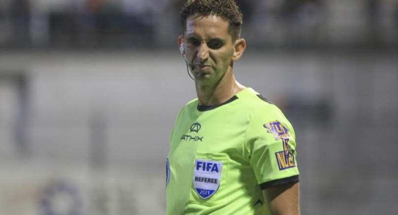 El árbitro Nicolás Lamolina, foto NA