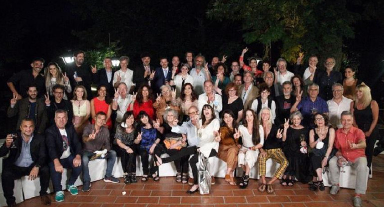 Cristina Kirchner se reunió con artistas y periodistas