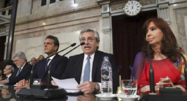 El presidente Alberto Fernández, la vicepresidenta Cristina Kirchner y el presidente de la Cámara de Diputados Sergio Massa.