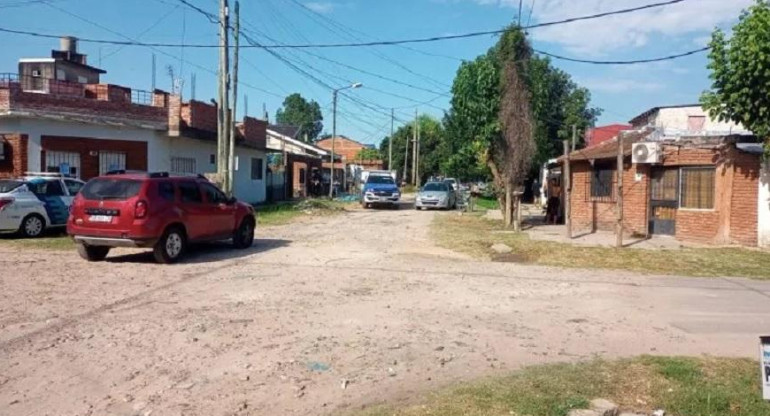 Horror en Berazategui: una mujer mató a su marido y lo enterró en el jardín de su casa	
