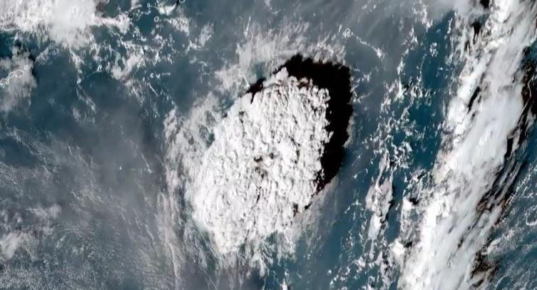 Tsunami en Tonga provocado por la erupción de un volcán