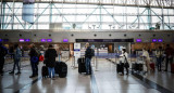 Filas en el aeropuerto de Ezeiza. Foto: EFE