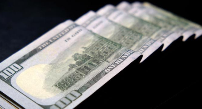El dólar blue sigue subiendo y alcanza un nuevo récord: $215
