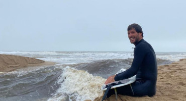 Surifsta tras la ola estática en Uruguay, AGENCIA NA