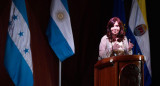 Cristina Kirchner en una conferencia en la Universidad Autónoma Nacional de Honduras