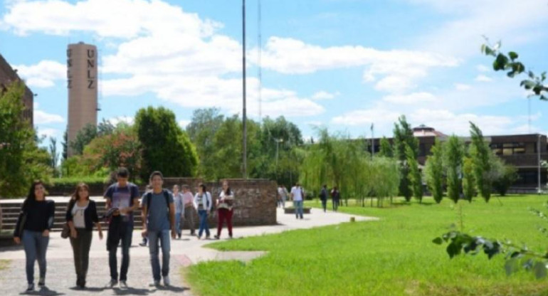 Habilitaron la presencialidad plena en las universidades bonaerenses: qué dice el nuevo protocolo	
