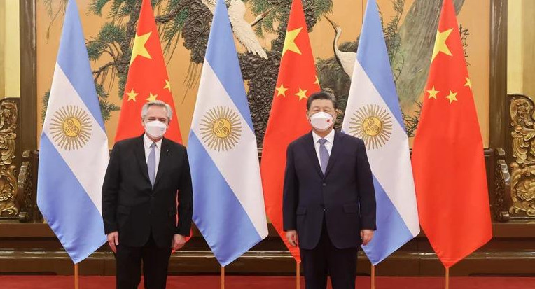  Alberto Fernández junto al mandatario de China Xi Jinping, foto Reuters