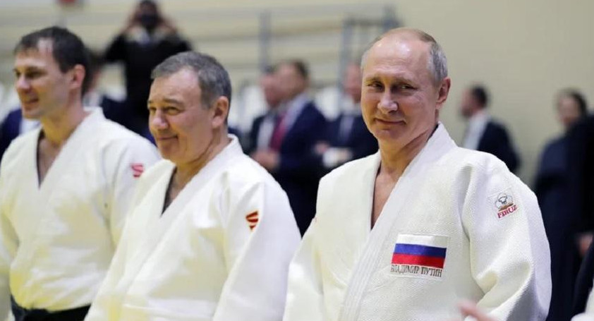 Vladimir Putin durante una práctica de judo en Rusia. Foto: REUTERS
