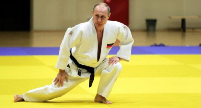 La Federación de Taekwondo le retiró el cinturón negro honorífico a Putin