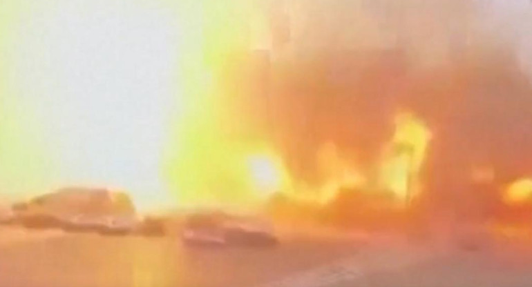 Explosión en edificio del Gobierno ucraniano, Foto captura de video.
