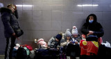 Refugiados en estación de subte de Ucrania