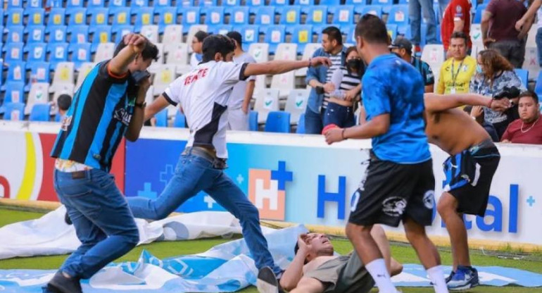 Ataque de hinchas del Querétaro al Atlas en el futbol mexicano, AGENCIA NA