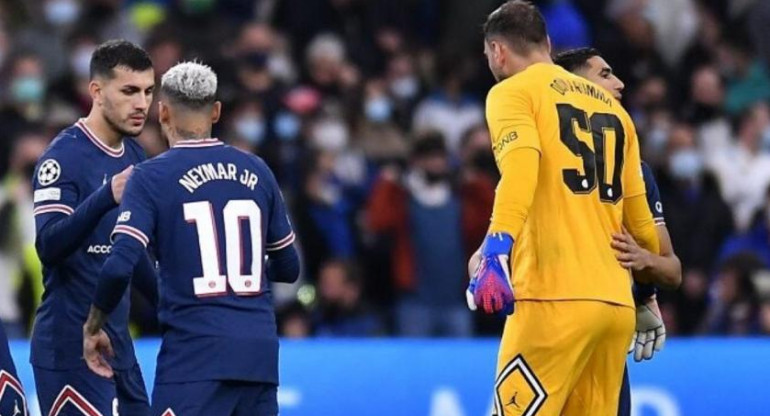 Neymar y Donnaruma tras eliminación del PSG de la Champions League