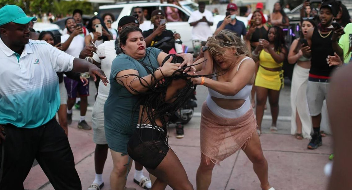 Violentas peleas en la Ocean Drive en Miami