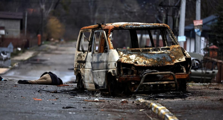 El horror de la guerra en Ucrania: cuerpos sin vida yacen en las calles de Bucha, REUTERS