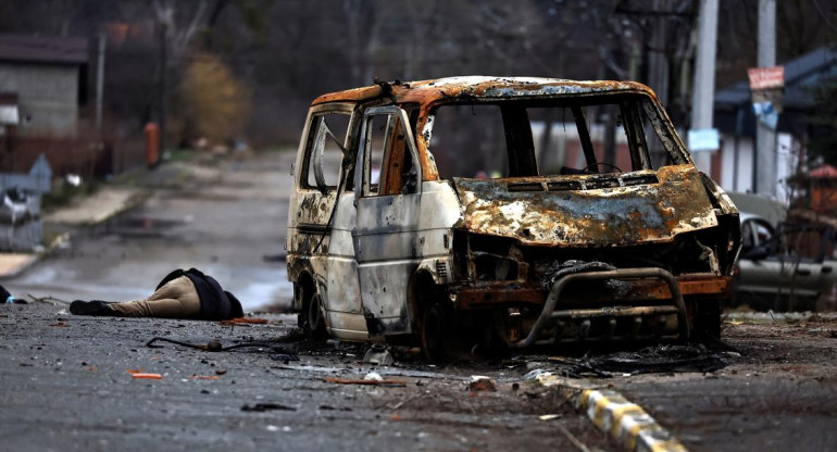 El horror de la guerra en Ucrania: cuerpos sin vida yacen en las calles de Bucha, REUTERS