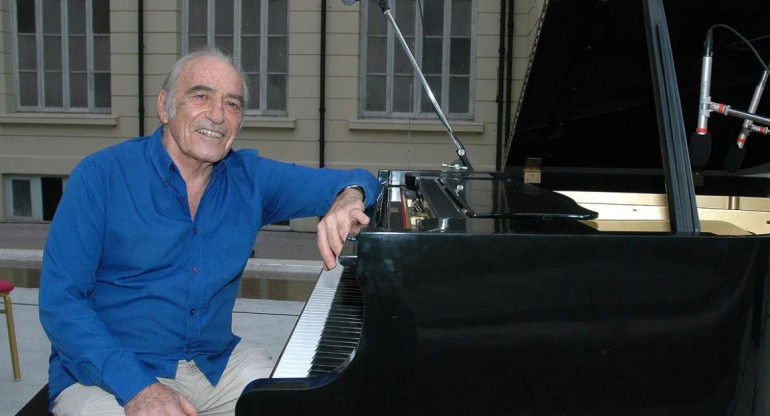 Miguel Ángel Estrella, músico
