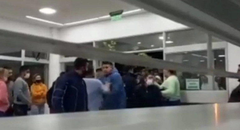 Batalla campal en hospital de Moreno