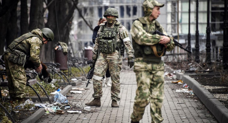 Militares rusos en Mariupol, ALEXANDER NEMENOV / AFP