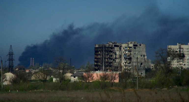 Ataques rusos en la zona de la planta Azovstal. Ucrania. Foto AFP.