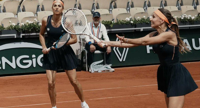 Gisela Dulko y Gabriela Sabatini en Roland Garros.