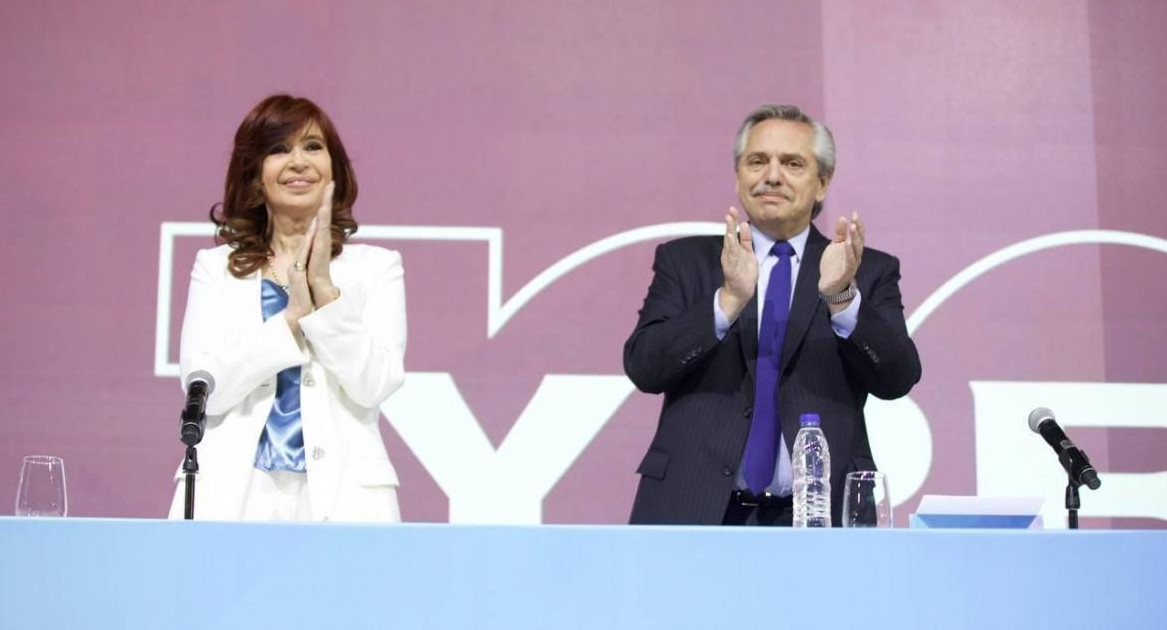 Cristina Fernández y Alberto Fernández en los 100 años de YPF