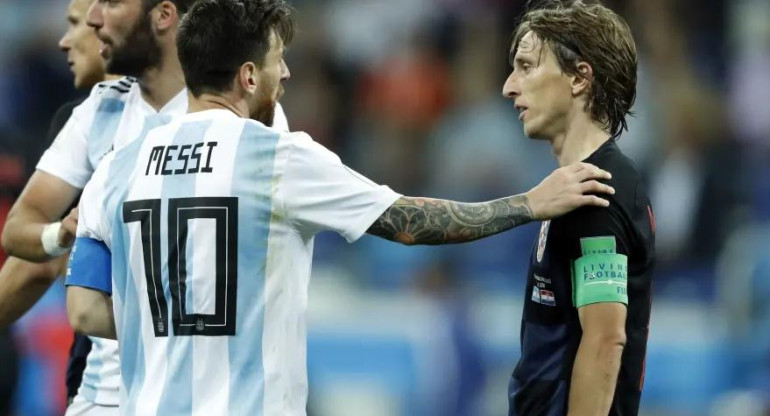 Lionel Messi y Luka Modric, fútbol. Foto: Reuters.