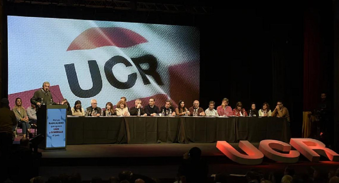 Reunión UCR. Foto: NA.
