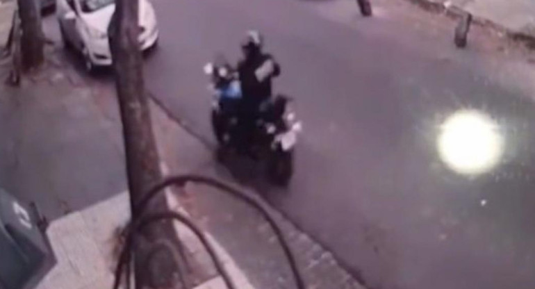 Accidente de policía de la Ciudad que perseguía a motochorros.