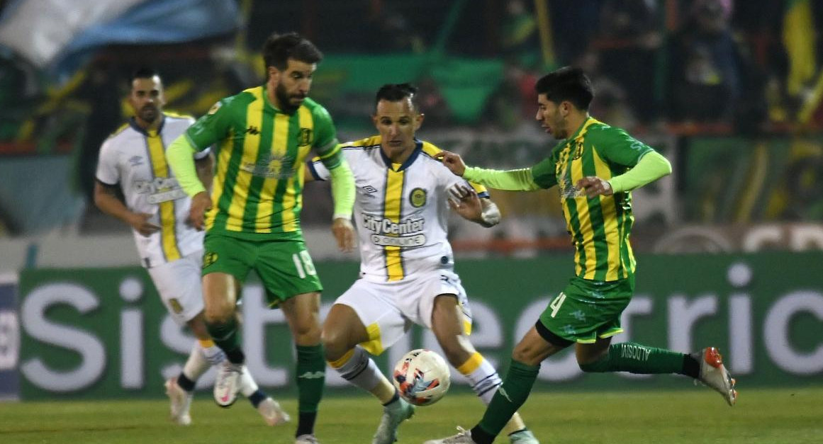 Aldosivi y Rosario Central por la Liga Profesional de Futbol. Foto NA