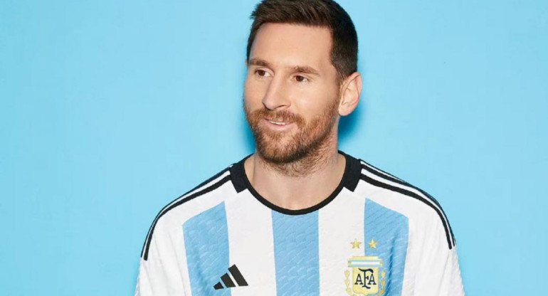 Messi con la nueva camiseta de la Selección. Foto: Prensa Adidas.
