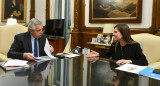 Alberto Fernández durante la reunión que mantuvo con la directora de ANSES, Fernanda Raverta. Foto NA