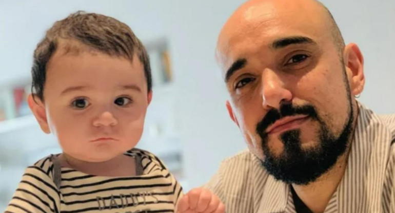 Abel Pintos junto a su hijo. Foto: NA.
