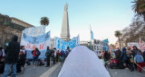 Acampe en Plaza de Mayo, piqueteros, movimientos sociales, NA