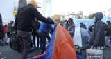 Acampe en Plaza de Mayo, piqueteros, movimientos sociales, NA