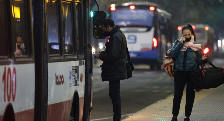 Colectivos, servicio nocturno. Foto: NA.