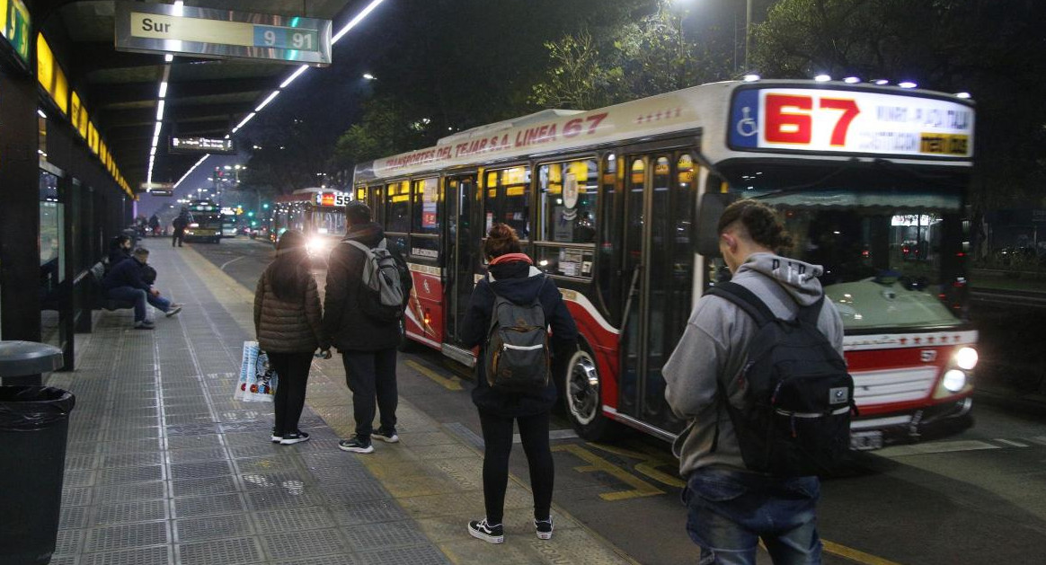 Colectivos, servicio nocturno. Foto: NA.