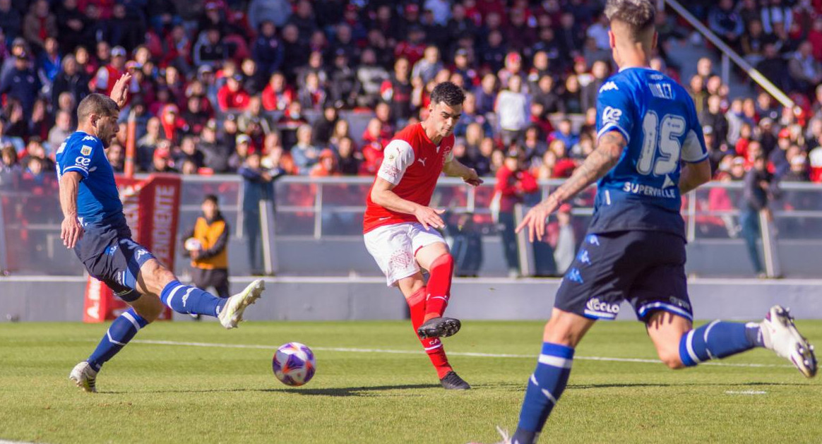 Gol de Soñora ante Vélez. Foto: NA.