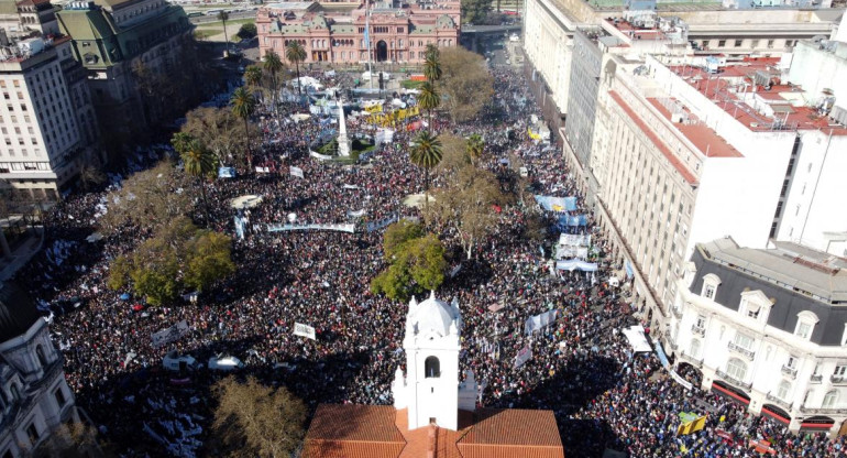 Marcha a Plaza de Mayo tras el intento de magnicidio contra Cristina Kirchner. Foto: Telam.