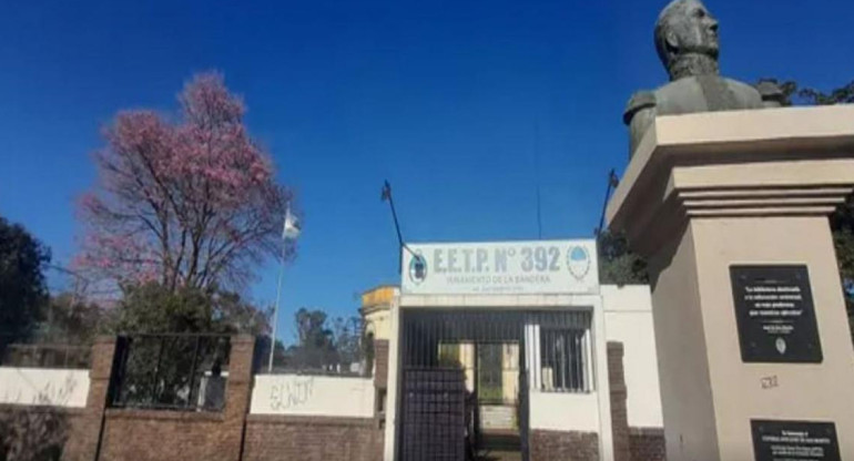 Escuela amenazada en Rosario. Foto: La Capital.