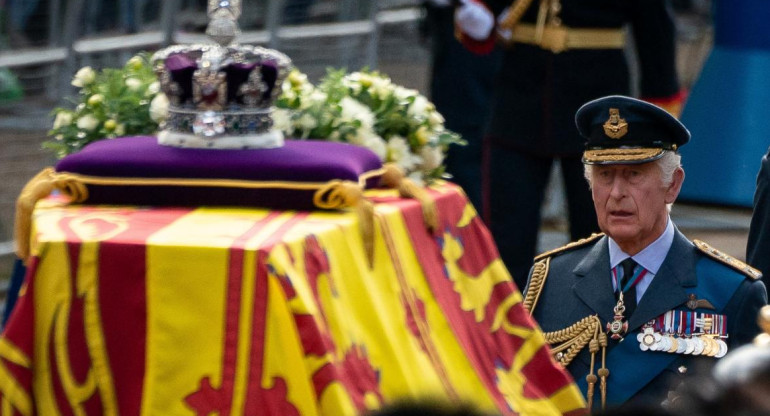 Carlos III en el último adiós a la reina Isabel II. Foto: REUTERS
