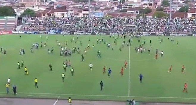 Invasión de hinchas del Deportivo Cali en el fútbol colombiano.