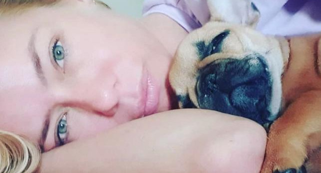 Nicole Neumann con su perrita. Foto: Instagram/nikitaneumannoficial